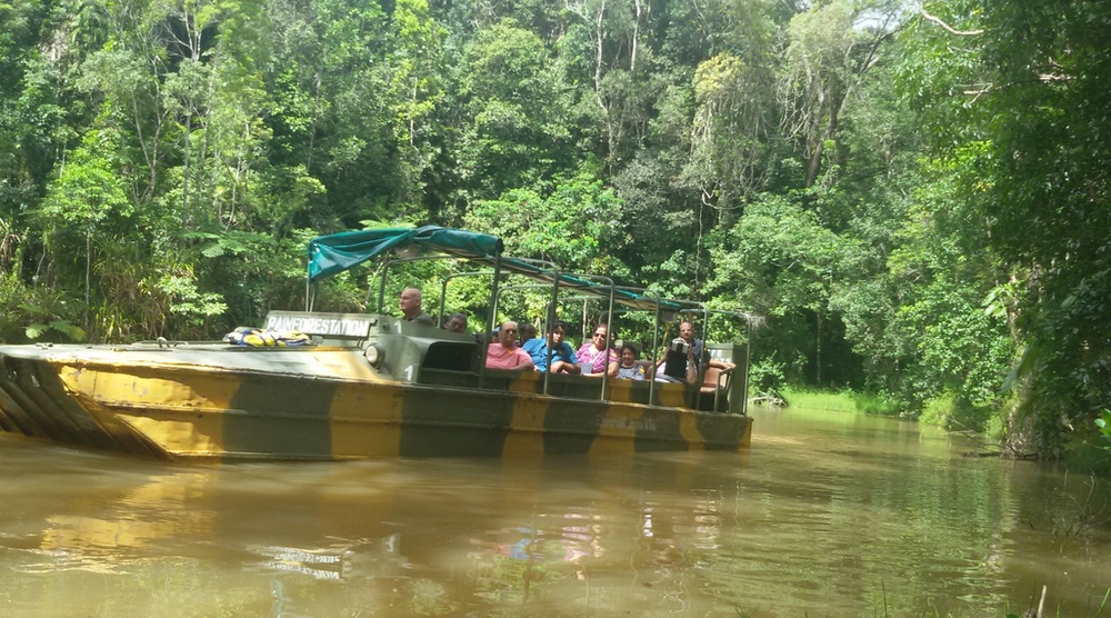 https://d3r8gwkgo0io6y.cloudfront.net/upload/Army duck ride.jpg